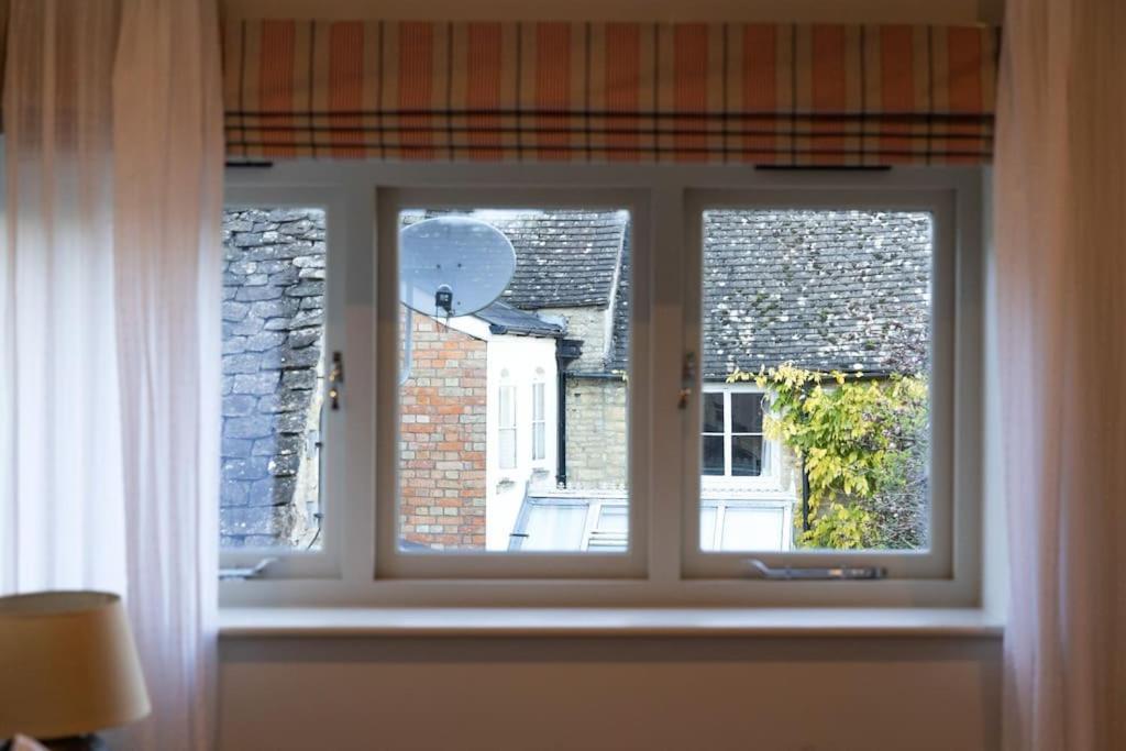 Amarelo Apartment, Central Charlbury, 1 Super King Bed Exteriér fotografie