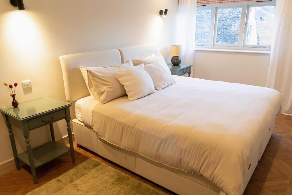 Amarelo Apartment, Central Charlbury, 1 Super King Bed Exteriér fotografie