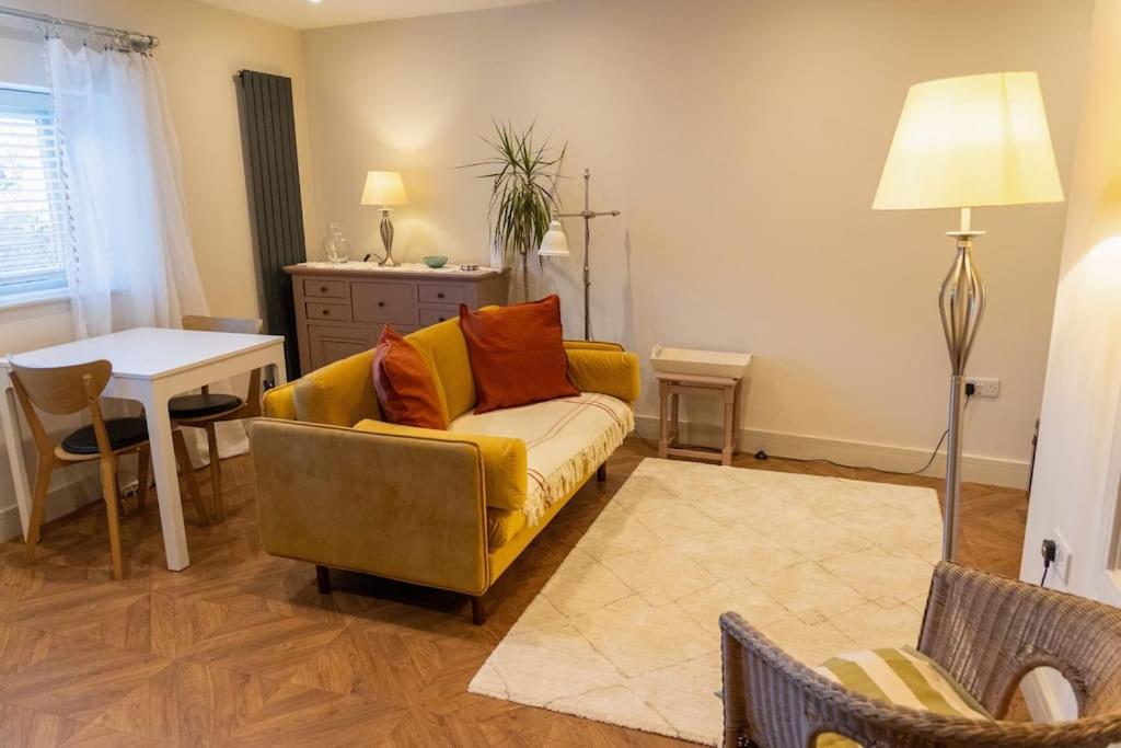 Amarelo Apartment, Central Charlbury, 1 Super King Bed Exteriér fotografie